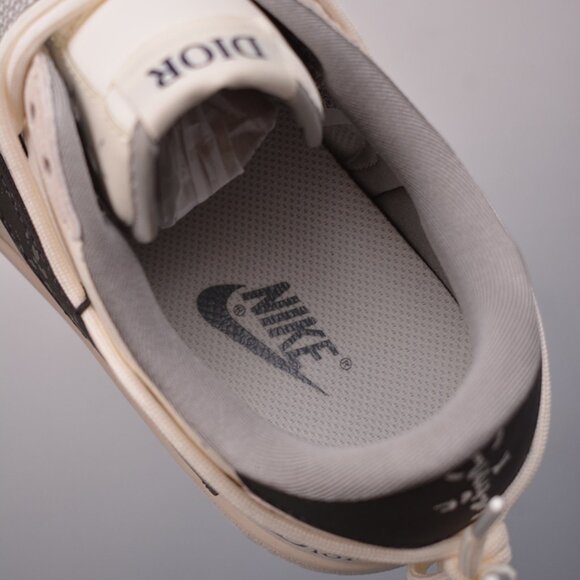 Fragment x TS x Air Jordan 1 Low Sneaker - Picture 9 of 9